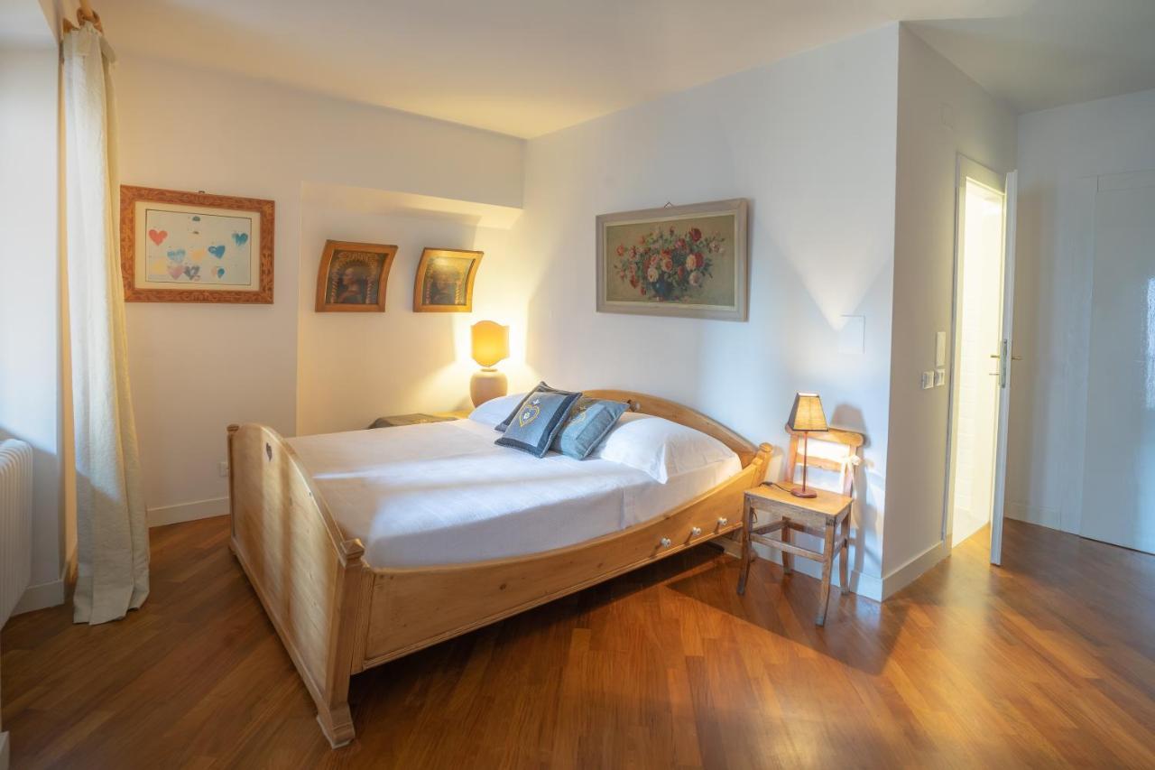 B&B S. Trinita 18 Suites & Rooms Trento Eksteriør billede